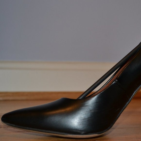 Black Heels - Picture 3 of 8